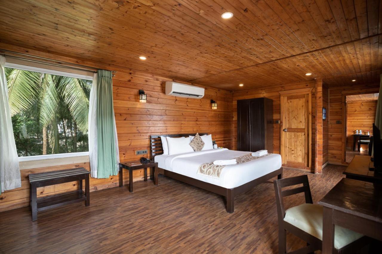 Stone Wood Riverfront Resort Siolim Bagian luar foto