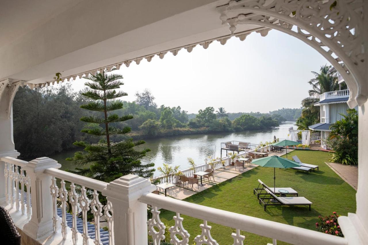 Stone Wood Riverfront Resort Siolim Bagian luar foto