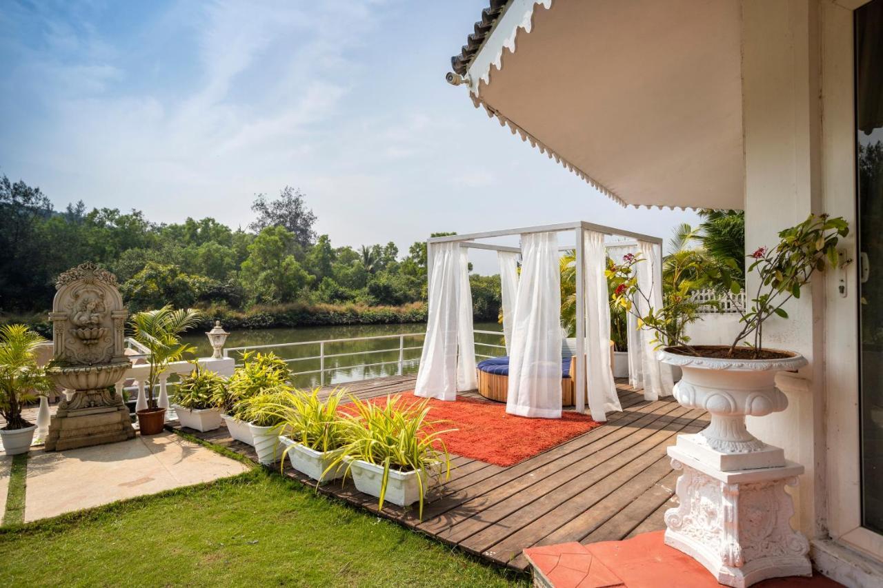 Stone Wood Riverfront Resort Siolim Bagian luar foto