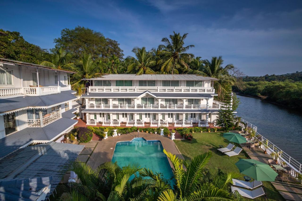 Stone Wood Riverfront Resort Siolim Bagian luar foto