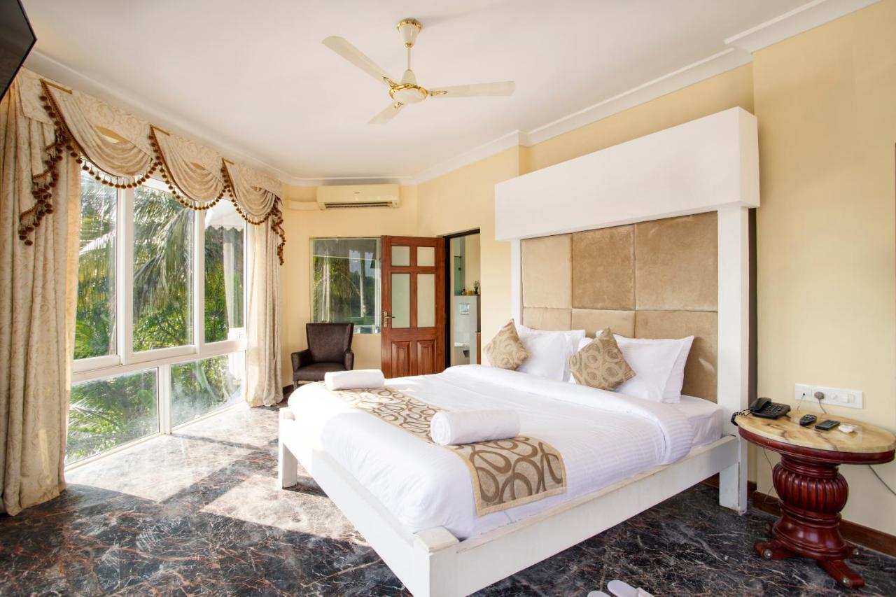 Stone Wood Riverfront Resort Siolim Bagian luar foto